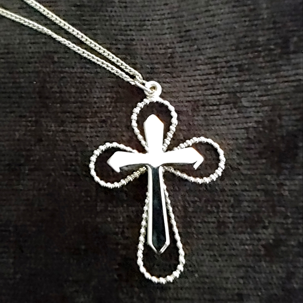VTG. Sarah Coventry "Serenity" Cross Necklace
